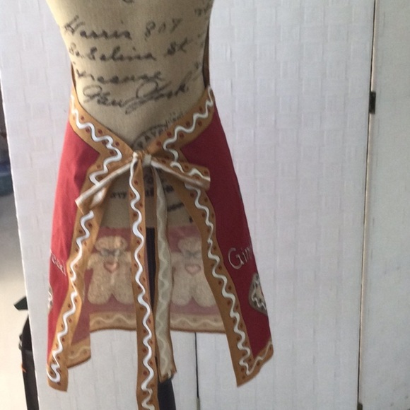 Red Gingerbread Apron with Heart Details NWOT. #520 - Picture 3 of 5